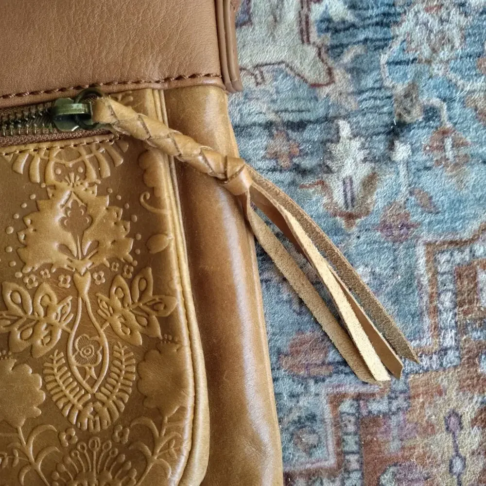 ✨ The Sak Tan Embossed Leather Crossbody Shoulder Bag ✨ - Picture 3 of 14